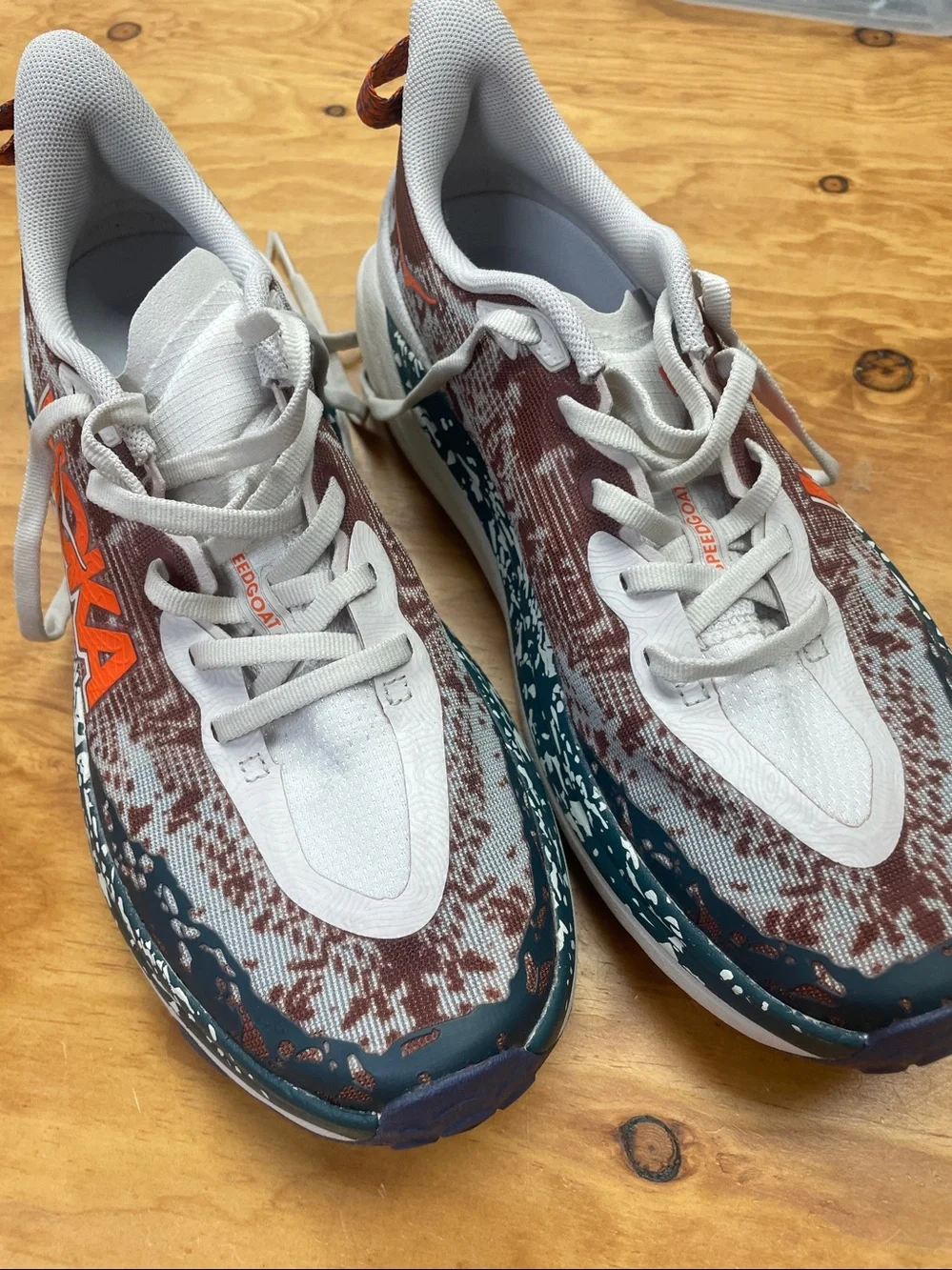 HOKA SpeedGoat 6 8D